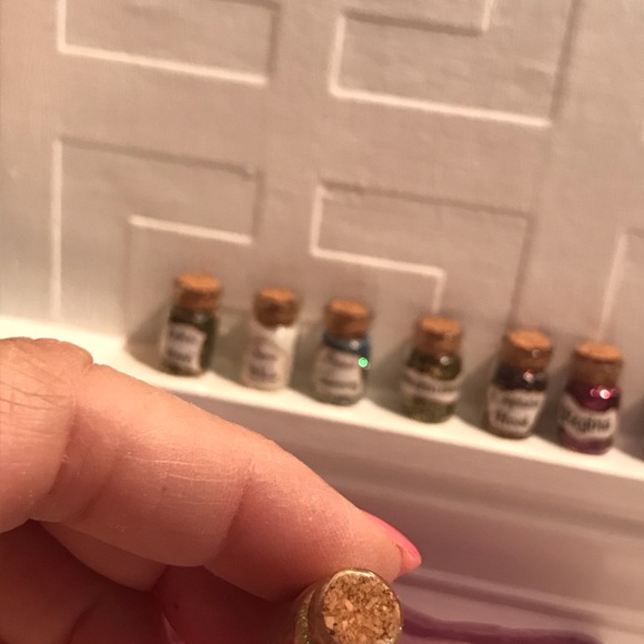 Mini Glitter Fairy Dust Tale Bottles Snow White Belle Capt Hook Dollhouse Jars - Picture 5 of 6